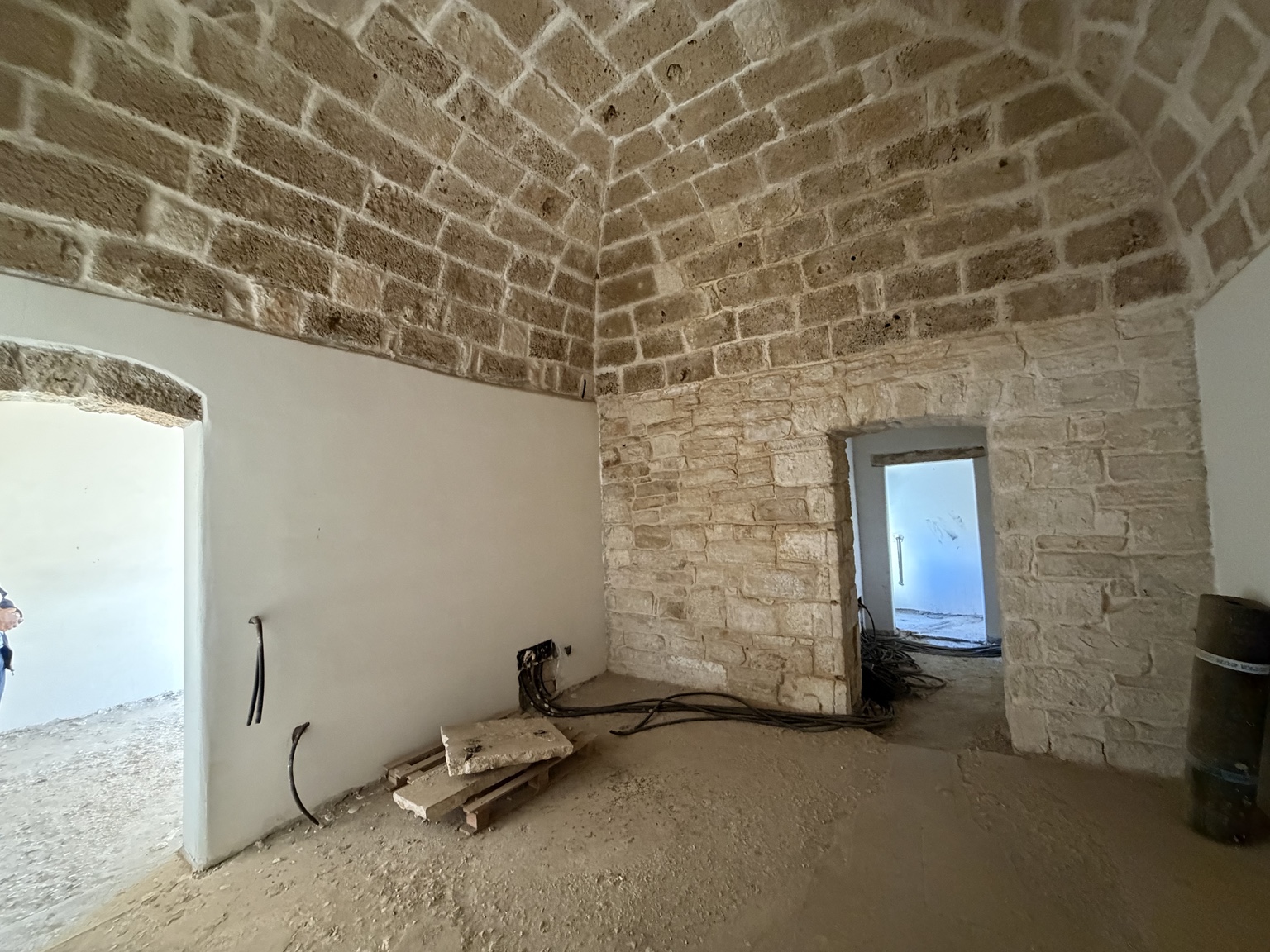 Tidligere kloster fra 1300-tallet med hager og terrasser i Giovinazzo — 6