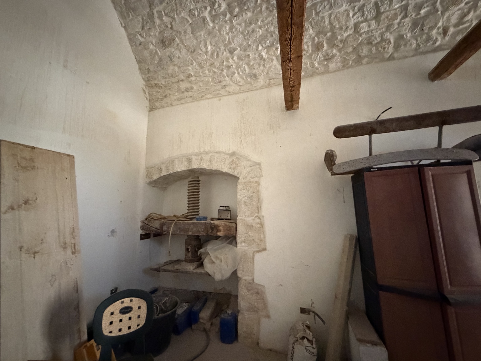 Tidligere kloster fra 1300-tallet med hager og terrasser i Giovinazzo — 9