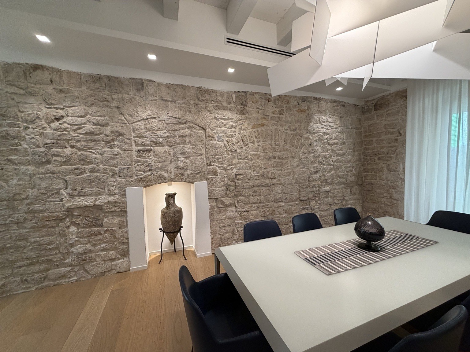 Edificio renovado en el centro histórico de Molfetta — 2