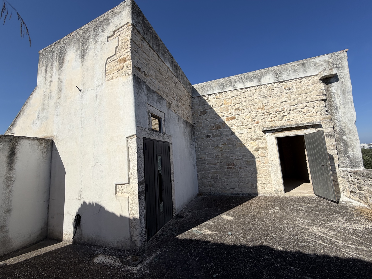 Tidligere kloster fra 1300-tallet med hager og terrasser i Giovinazzo — 4