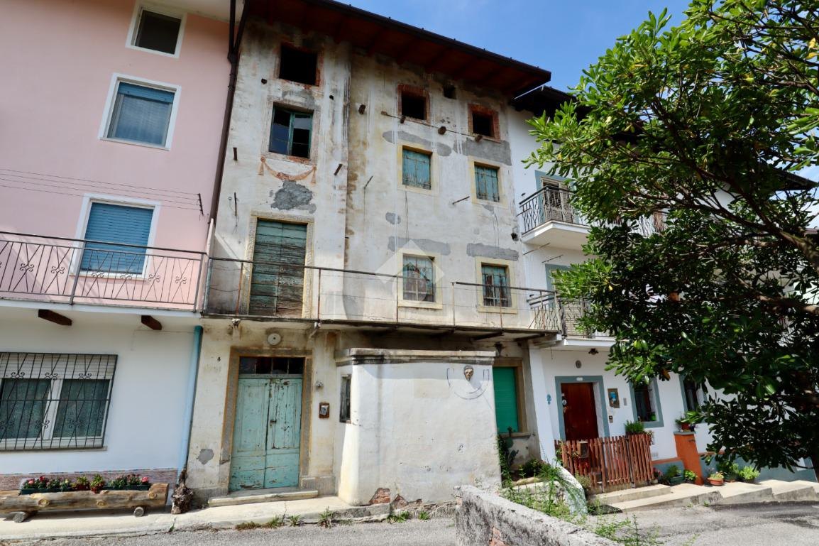 Property in Tarcento — 2