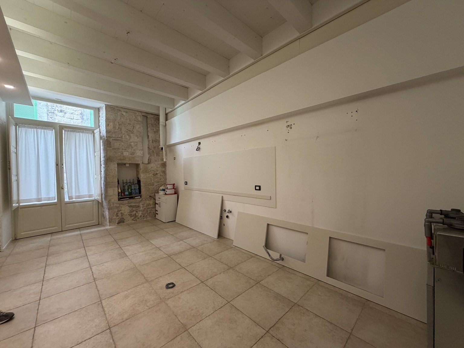 Edificio renovado en el centro histórico de Molfetta — 12